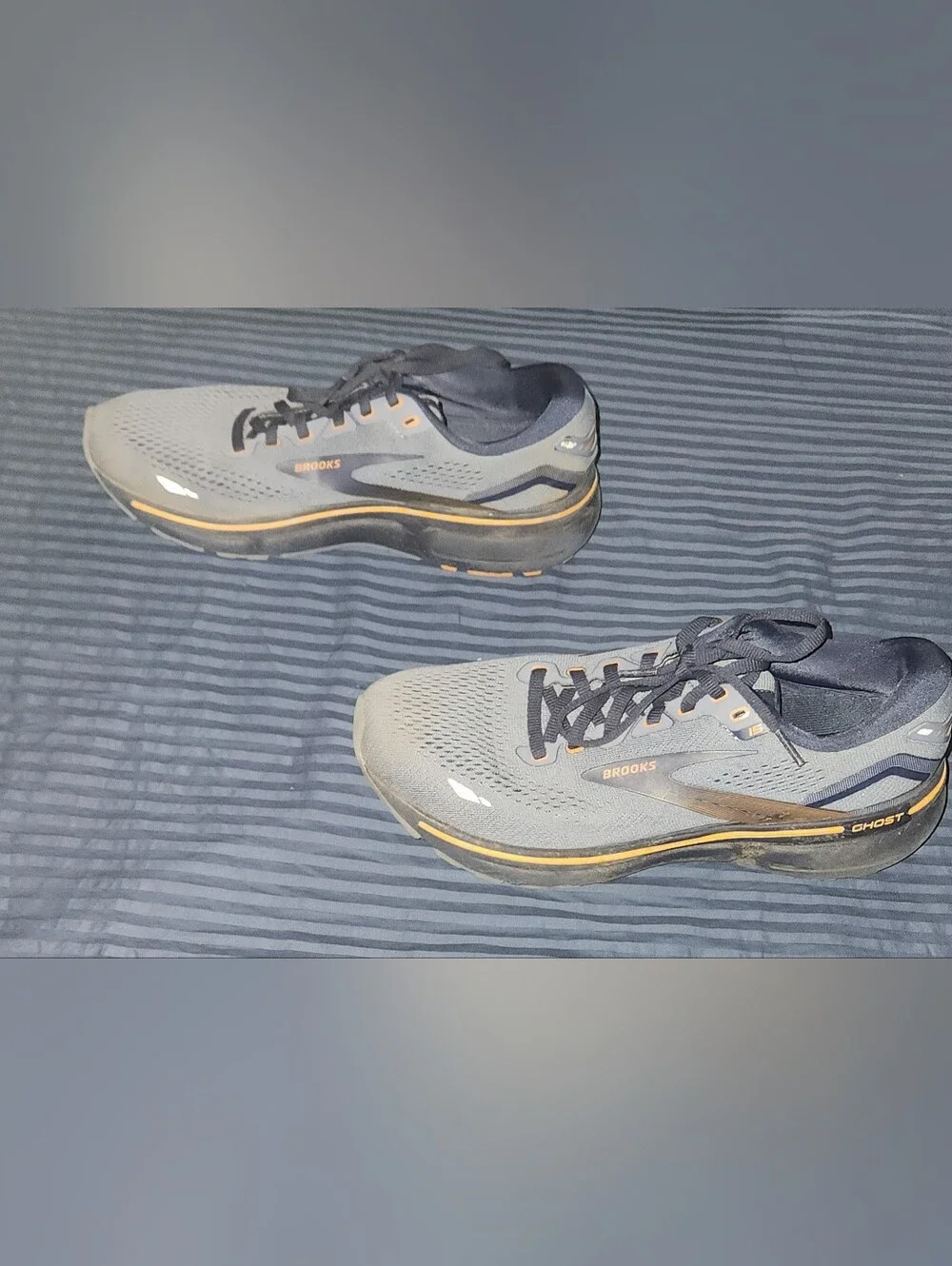 Brooks Ghost 15 Men's Gray and Black Running Shoes with Yellow Accent Size 8.5